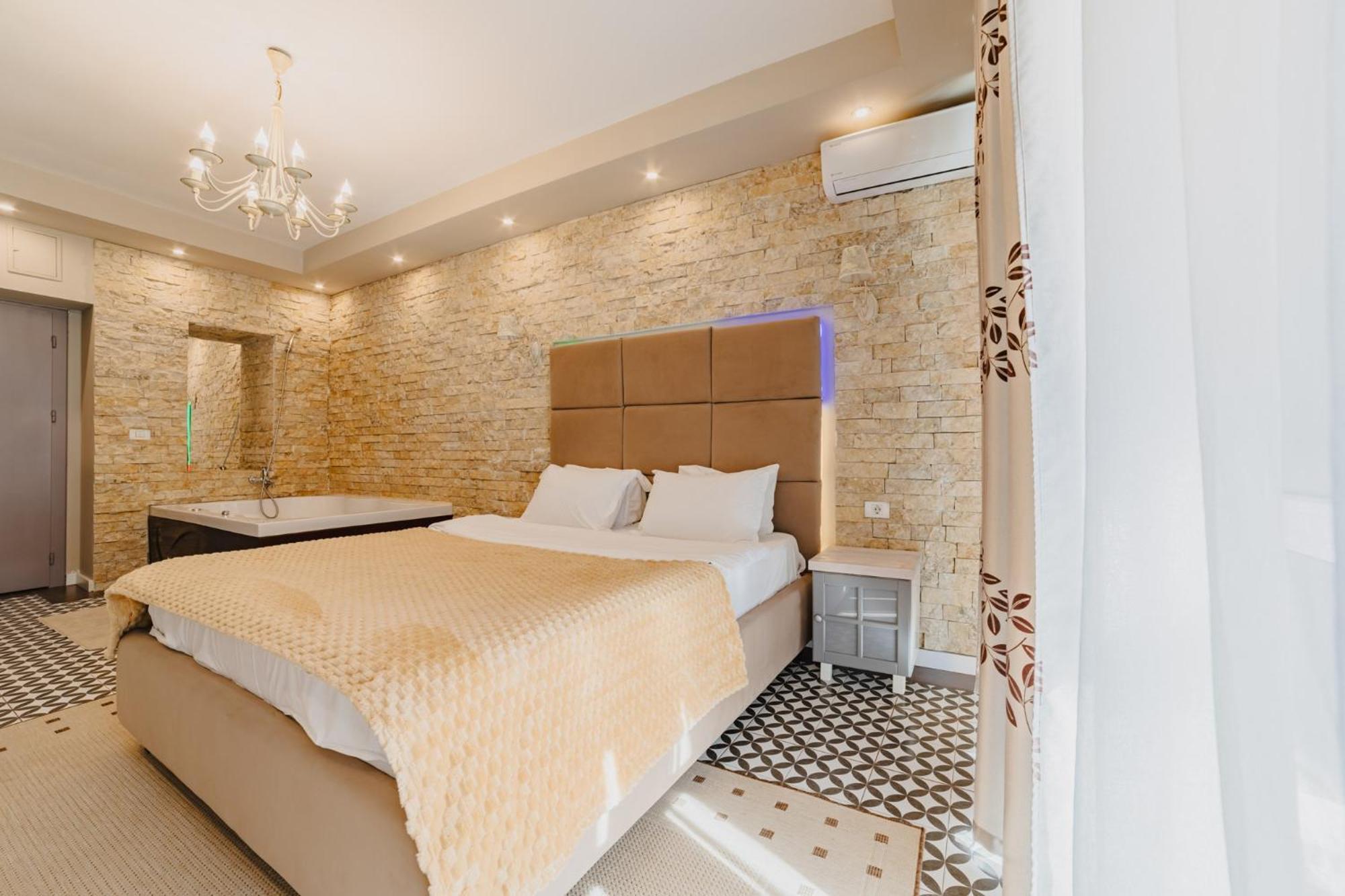 Romantic Jacuzzi Belleview Studio Sinaia Dış mekan fotoğraf