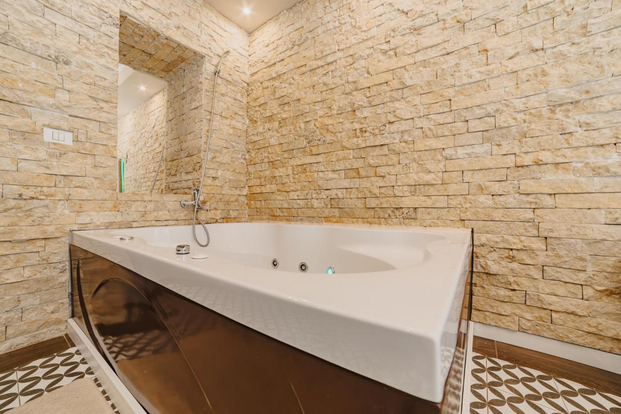 Romantic Jacuzzi Belleview Studio Sinaia Dış mekan fotoğraf