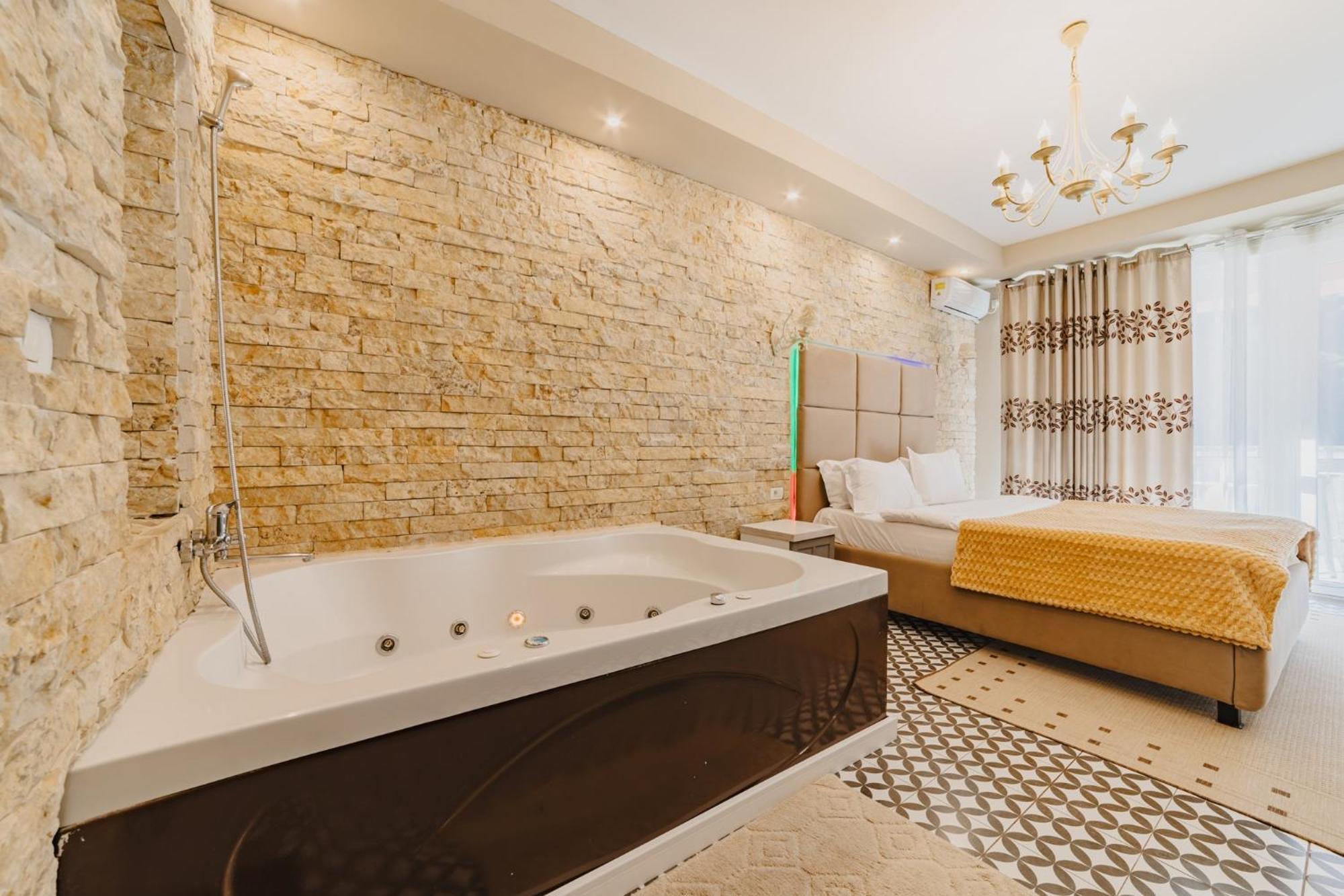 Romantic Jacuzzi Belleview Studio Sinaia Dış mekan fotoğraf